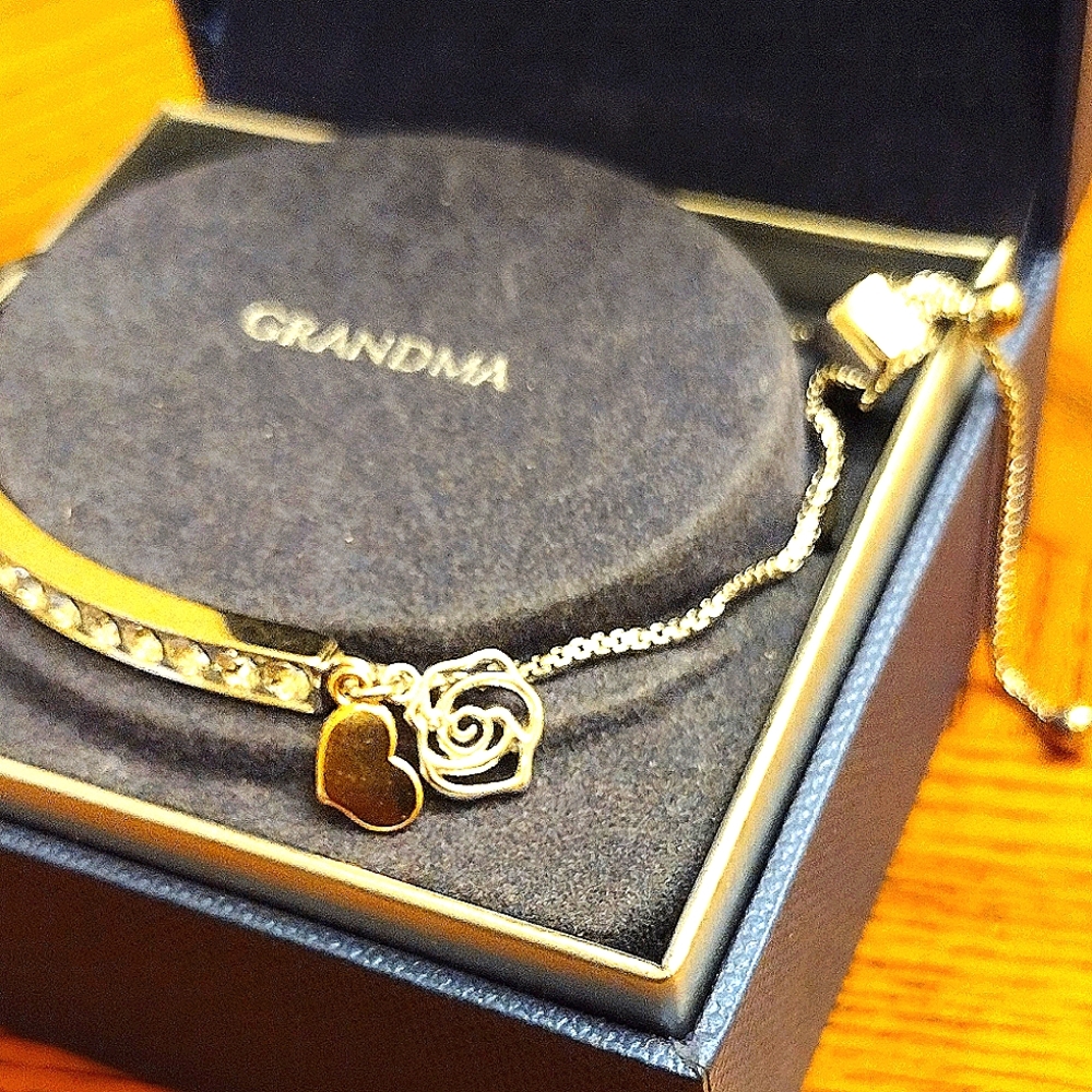 Brilliance Swarovski Bracelet "Grandma" Silver Tone New in Box - Picture 2 of 6